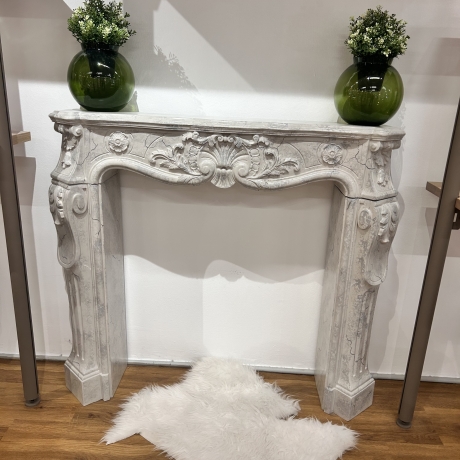 Schöne Konsole, Kaminverkleidung. Wanddekoration. 98 cm