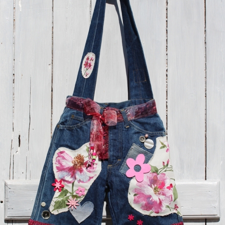 Unikat Tasche mit Rosen Dekor und Spitzenborte in Fuchsia Pink