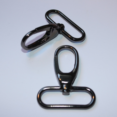 2x Karabinerhaken 40/38 mm schwarz-silber formschön für Taschen