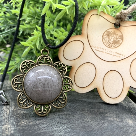 Handgefertigtes Tierhaar-Amulett Blume des Lebens
