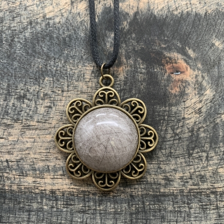 Handgefertigtes Tierhaar-Amulett Blume des Lebens