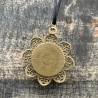 Handgefertigtes Tierhaar-Amulett Blume des Lebens