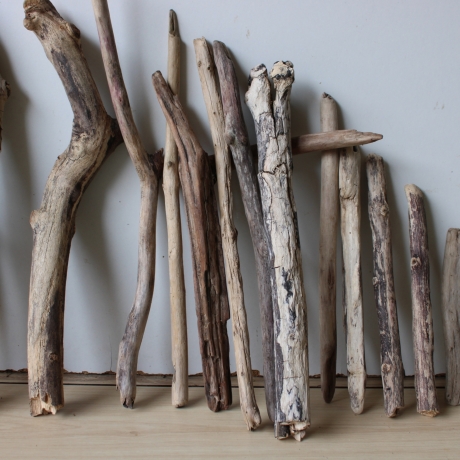 Treibholz Schwemmholz Driftwood 18 Äste  14 - 47 cm  **E10** 