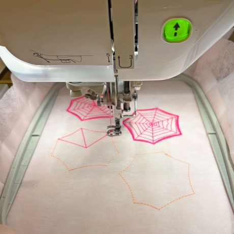 Spinne mit Netz Lichtdeko Halloween Stickdatei