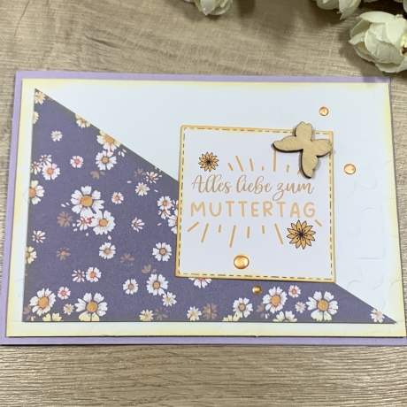 Grußkarte zum Muttertag - lila - Blumen - Holzschmetterling