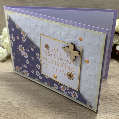 Grußkarte zum Muttertag - lila - Blumen - Holzschmetterling