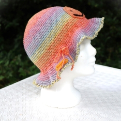 Hut gehäkelt Häkelhut Anglerhut mit Smily Applikation bunt