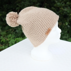 Mütze gestrickt mit Bommel bunt  Beanie Häkelmütze Wintermode
