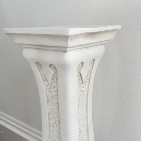 Wunderschön verzierte Säule. 70 cm.