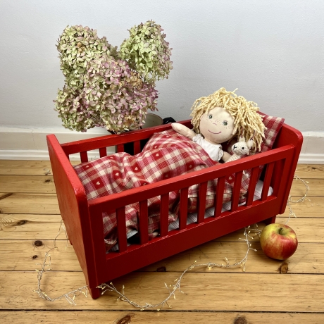 Vintage Puppenbett aus Holz rot Puppenbettwäsche Puppenmöbel
