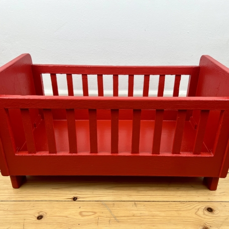 Vintage Puppenbett aus Holz rot Puppenbettwäsche Puppenmöbel