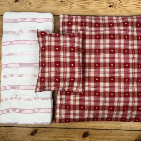 Vintage Puppenbett aus Holz rot Puppenbettwäsche Puppenmöbel