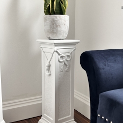 Säule mit Schnur verziert. 75 cm. Schöne Dekoration.