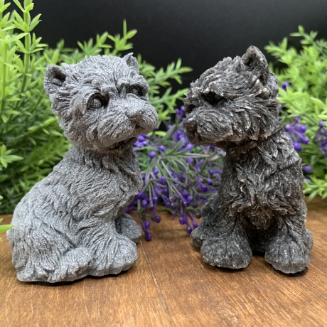 Handgefertigter Terrier aus Stein/Sand/Glas und Harz