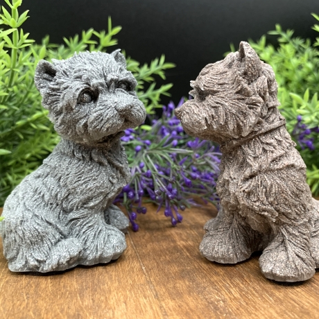 Handgefertigter Terrier aus Stein/Sand/Glas und Harz