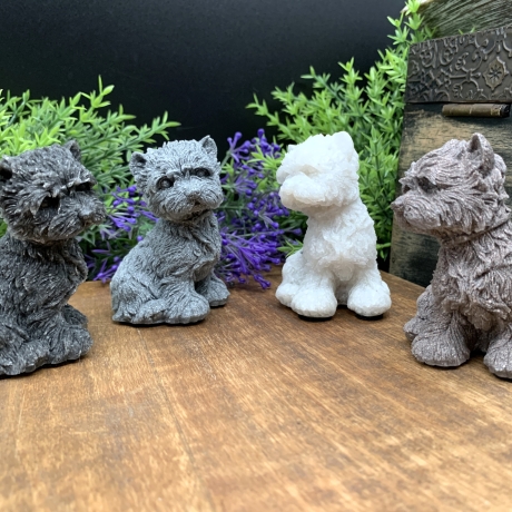 Handgefertigter Terrier aus Stein/Sand/Glas und Harz