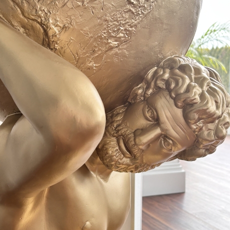 Atlas der Bars mit Kuppel. 109 cm.