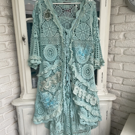 Jacke Strickjacke 34 bis 46 mit Rüschen und Perlen Taschenwerk