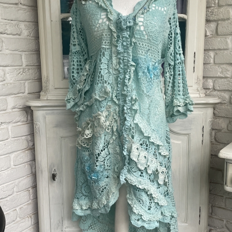 Jacke Strickjacke 34 bis 46 mit Rüschen und Perlen Taschenwerk