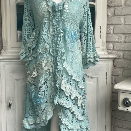 Jacke Strickjacke 34 bis 46 mit Rüschen und Perlen Taschenwerk