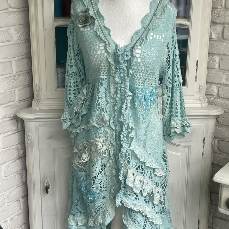 Jacke Strickjacke 34 bis 46 mit Rüschen und Perlen Taschenwerk