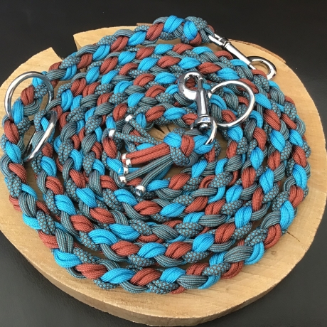 „Farblich schick“ geflochtene Paracord-Hundeleine verstellbar