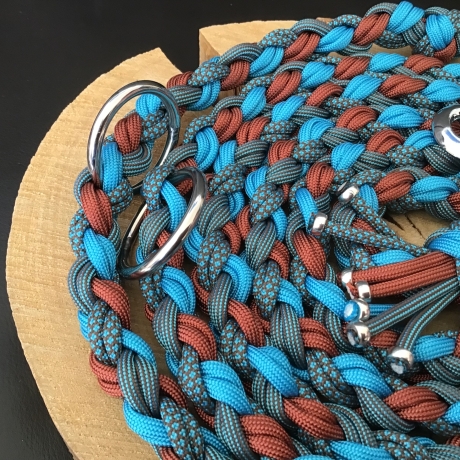 „Farblich schick“ geflochtene Paracord-Hundeleine verstellbar