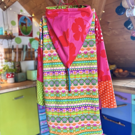 Kapuhzenkleid Größe 40