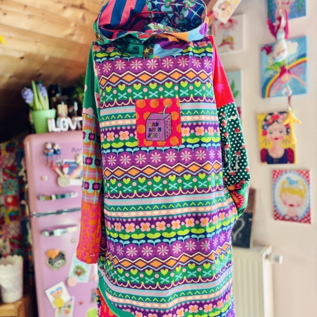 Kapuhzenkleid Größe 40