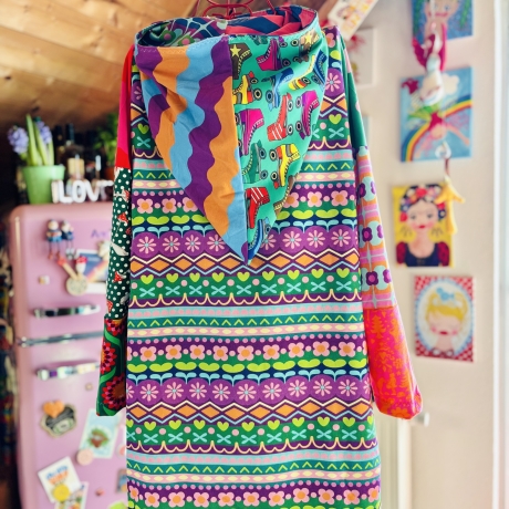 Kapuhzenkleid Größe 40