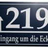Hausnummer mit Richtungspfeil 15 x 20 cm Lasergravur