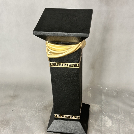 Griechische Säule mit Band und Muster. 80 cm.