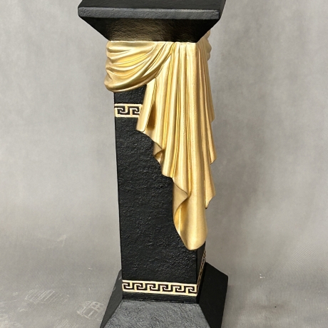 Griechische Säule mit Band und Muster. 80 cm.