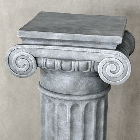 Eine schöne, hohe griechische Säule. 100 cm.