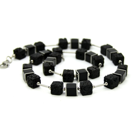 kurze Onyx-Würfel-Halskette in Schwarz mit Edelstahl-Elementen
