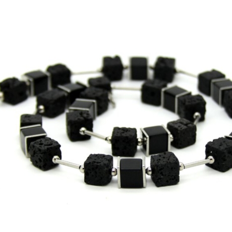 kurze Onyx-Würfel-Halskette in Schwarz mit Edelstahl-Elementen