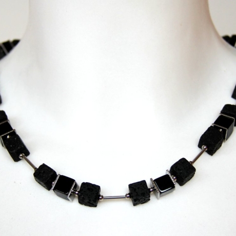 kurze Onyx-Würfel-Halskette in Schwarz mit Edelstahl-Elementen