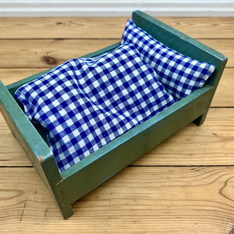 vintage Puppenbett aus Holz, handgemacht Unikat, grünblau, Maileg