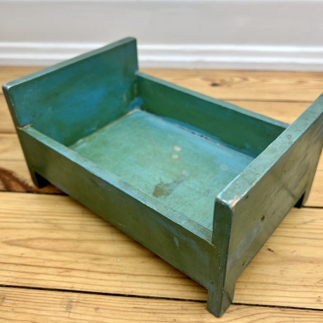 vintage Puppenbett aus Holz, handgemacht Unikat, grünblau, Maileg