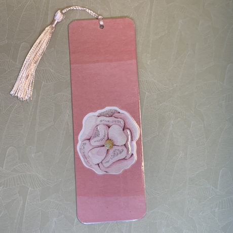 Lesezeichen rosa mit Blume - schwarz bunt geblümt - laminiert