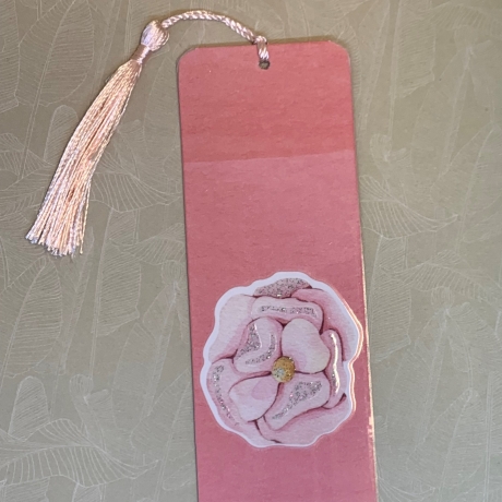 Lesezeichen rosa mit Blume - schwarz bunt geblümt - laminiert