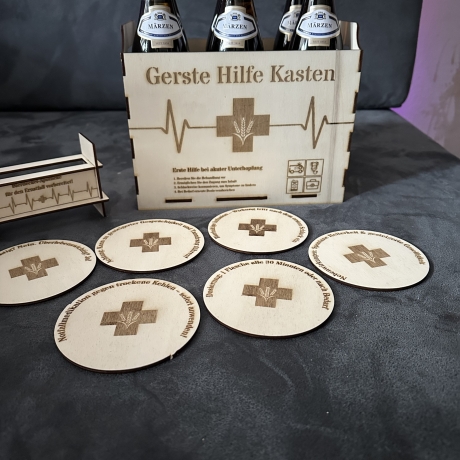 Personalisierbares Biertragerl Holz – mit Bierdeckel „Apotheke“