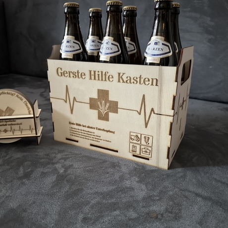 Personalisierbares Biertragerl Holz – mit Bierdeckel „Apotheke“