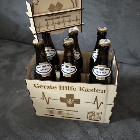 Personalisierbares Biertragerl Holz – mit Bierdeckel „Apotheke“