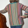 Fröhlicher Streifenpullover