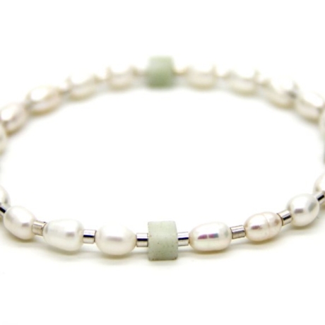 Armband (elastisch) aus Süßwasserzuchtperlen und Amazonit-Würfel