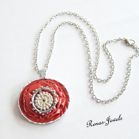 Kette kurz mit Anhänger orange silberfarben Upcycling