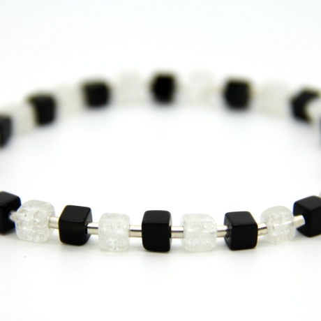 schwarze Onyx- und Crash-Bergkristall-Würfel-Armband (elastisch)
