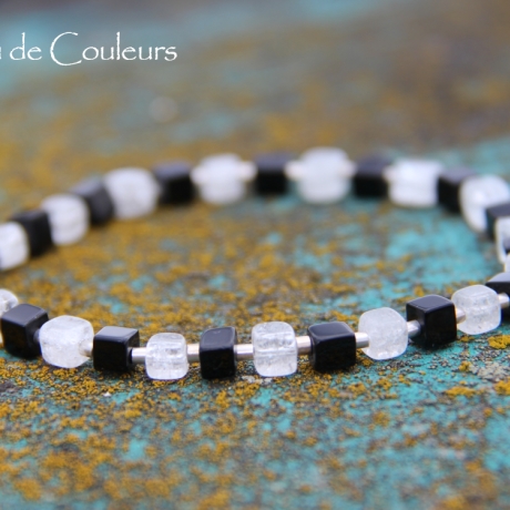 schwarze Onyx- und Crash-Bergkristall-Würfel-Armband (elastisch)