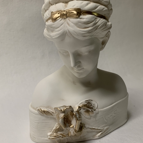 Büste einer Frau mit einer Iris. Schöne Dekoration. 28 cm.